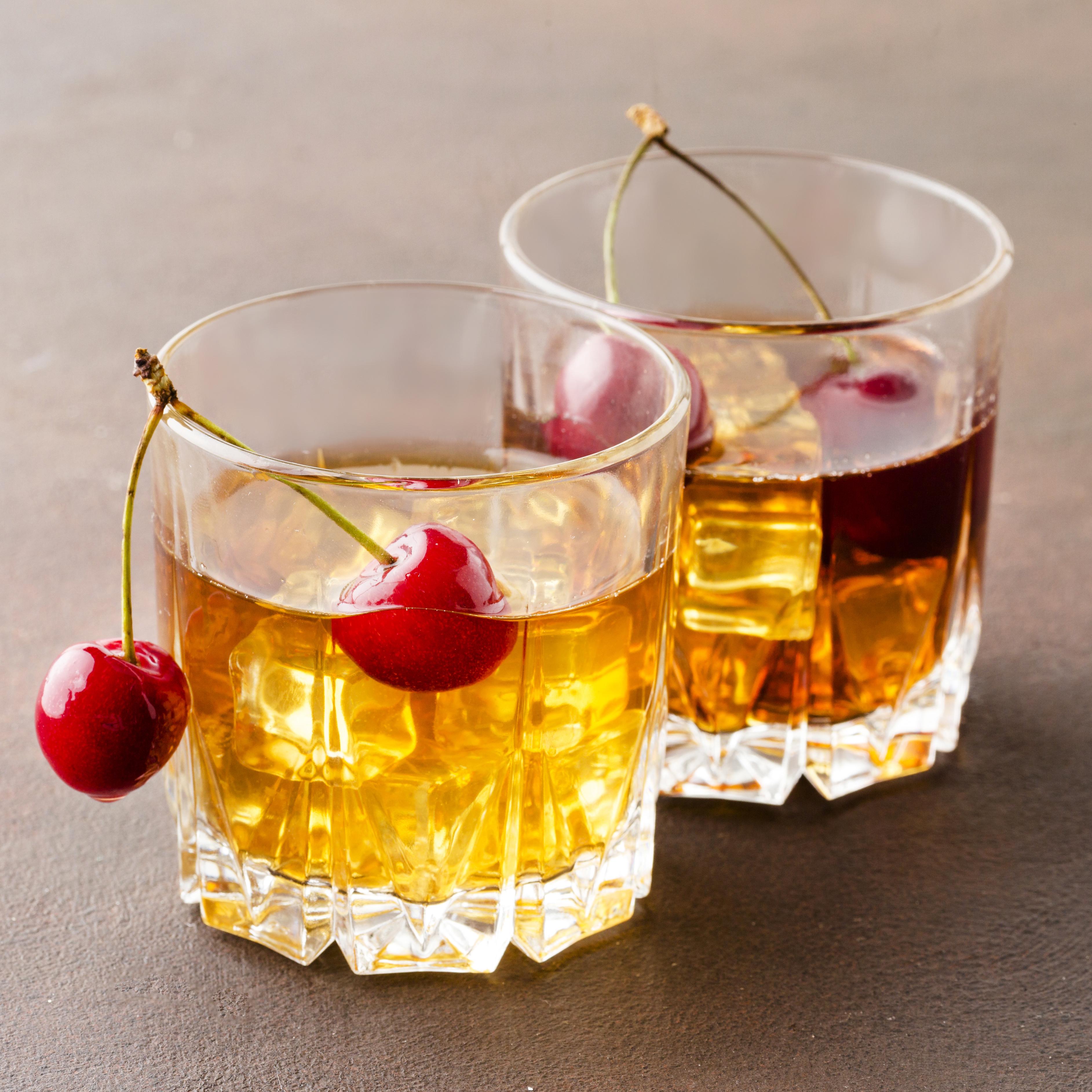 Tropical rum punch with fruit slices