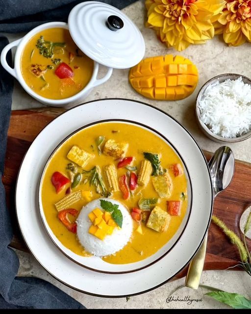 Indian mango curry with rice 