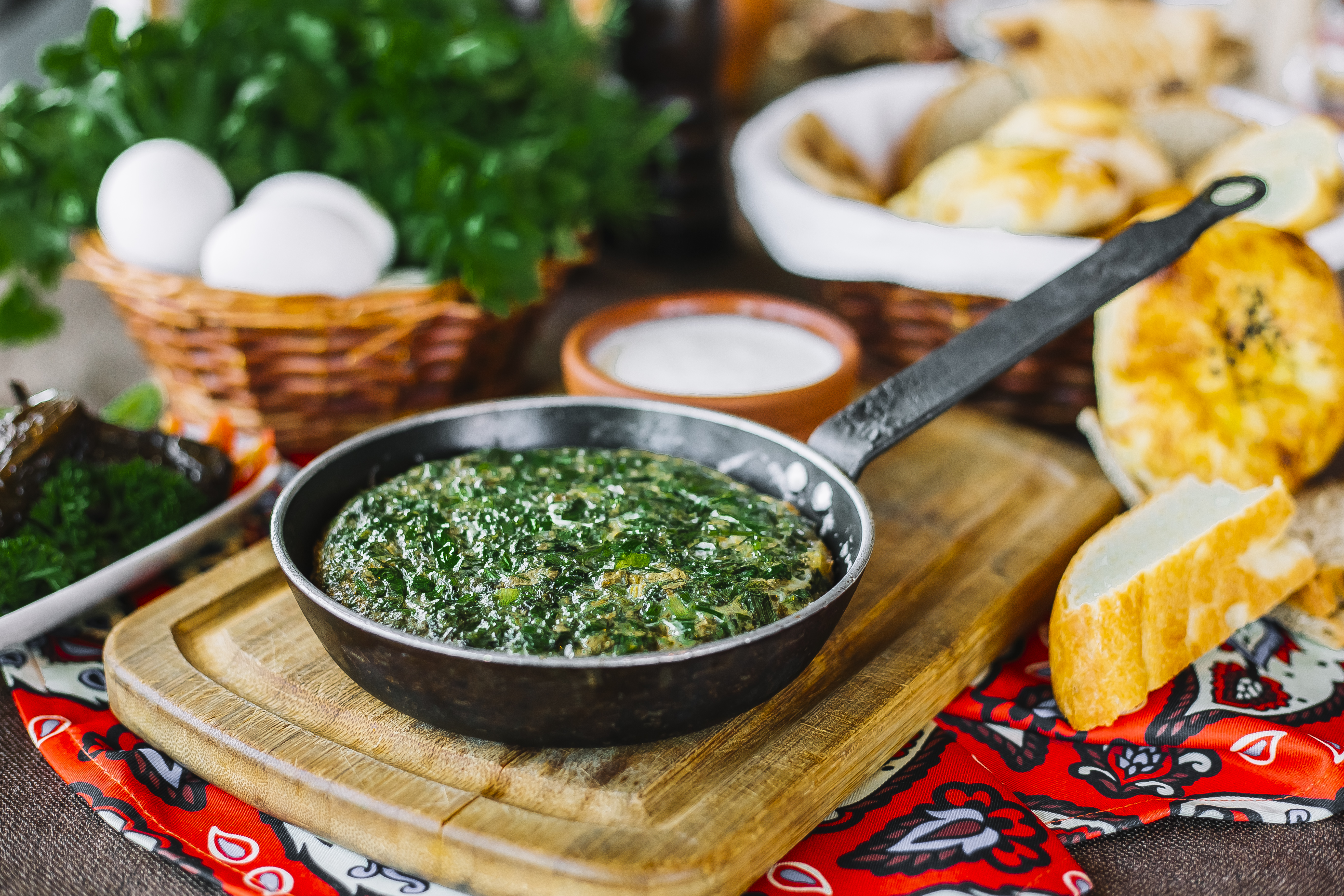 Spinach and eggs fried in a pan