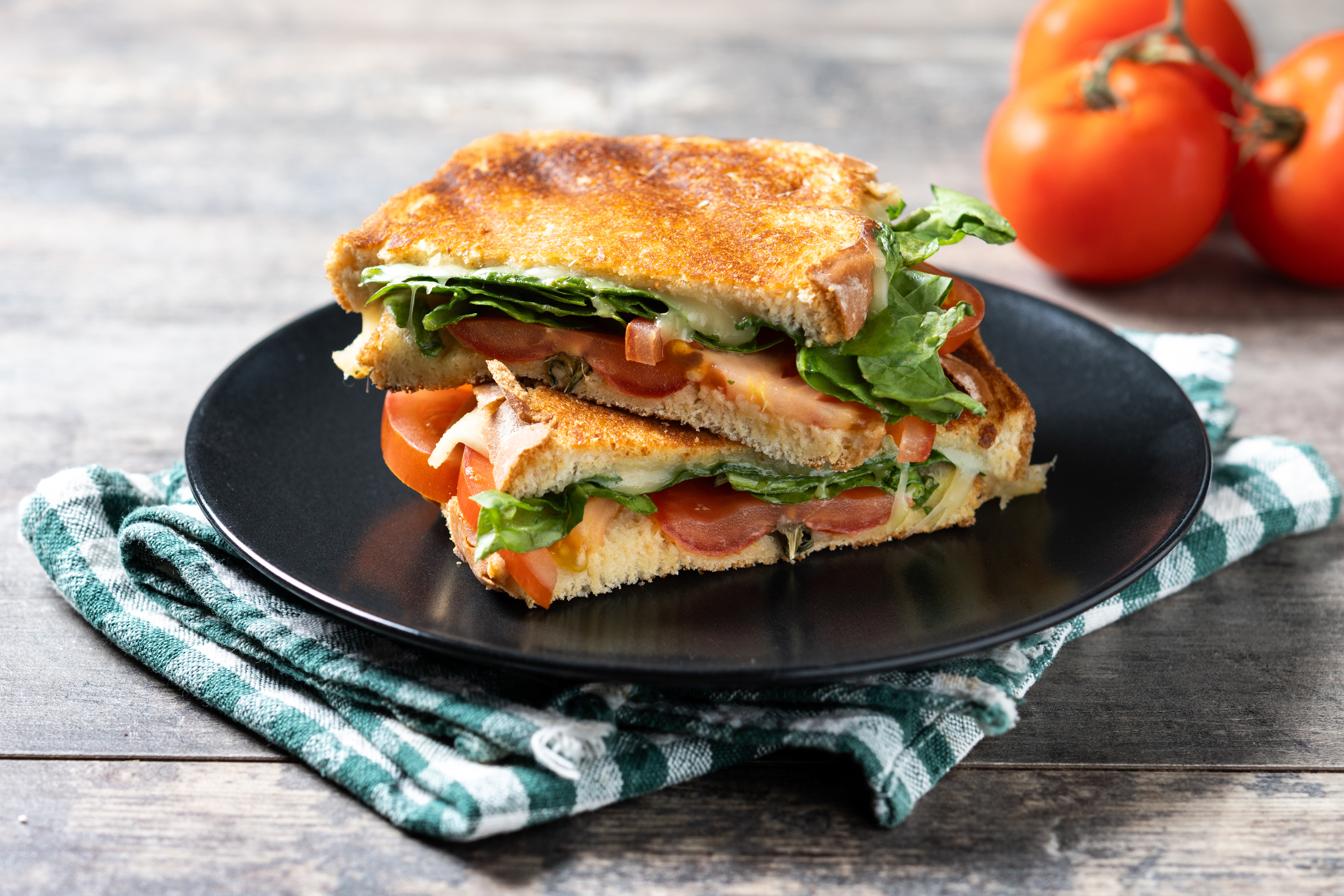 Tomato and spinach sandwich